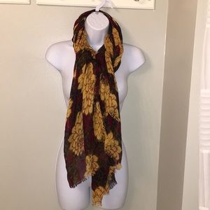 Light scarf with floral and leopard print